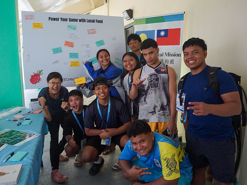 The Palau wrestling team, big fans of pineapple