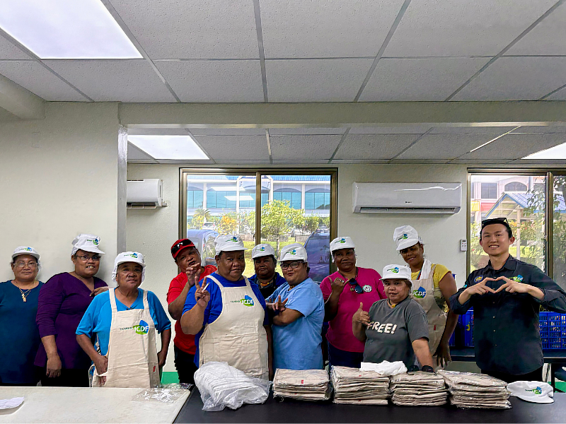 The athletes' village kitchen staff wore aprons donated by the Taiwan Technical Mission