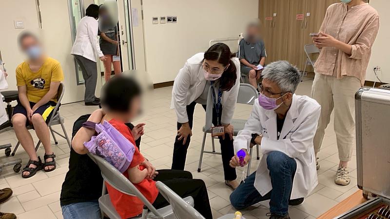 元培視光系與多地驗光師以專業與同理，耐心引導特殊需求者進行檢查