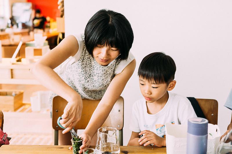 7月19日茶博館舉辦「永續芬芳煉香術─茶山香氣藝術親子工作坊」,歡迎親子一起來化身煉香師