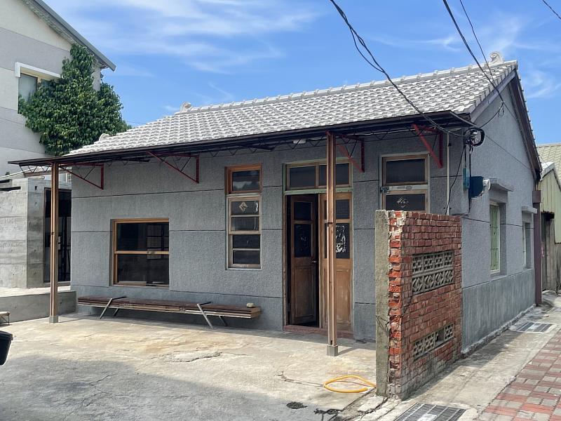 臺南市擬設「歷史文化場域經理平台」,邀請市民共同為歷史老屋與歷史街區永續發展建言,圖為南區灣裡聚落之老屋補助建物整修完工照片。