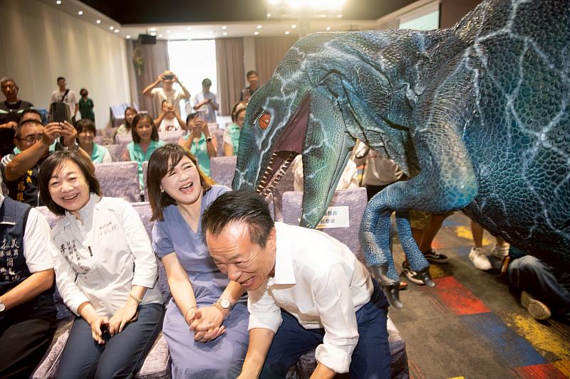 2025東石海之夏7/19精彩登場 翁縣長搶先品嘗特色美食
