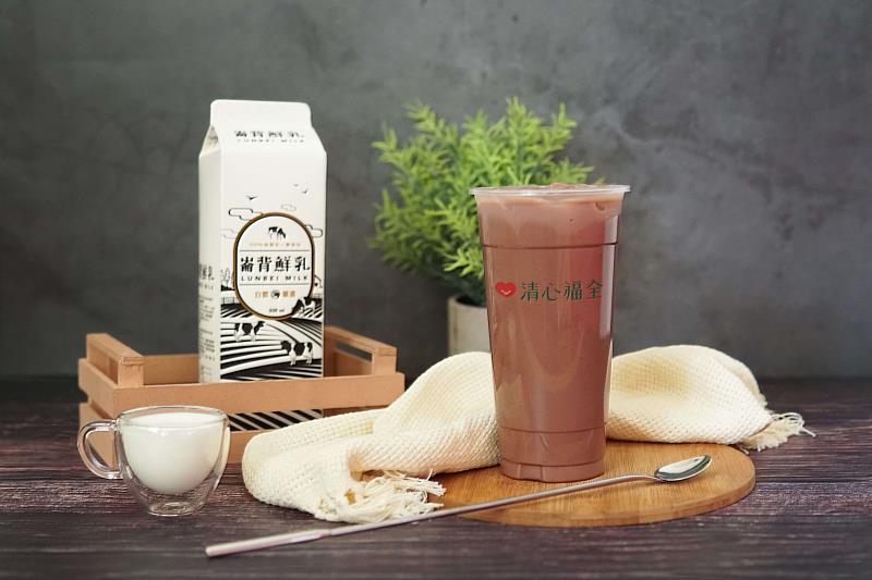 清心福全超前部署，嚴選「崙背鮮乳」及「瑞穗鮮乳」作為鮮乳乳源，創造頂級可可拿鐵、隱藏版等超人氣品項。（資料來源：清心福全）