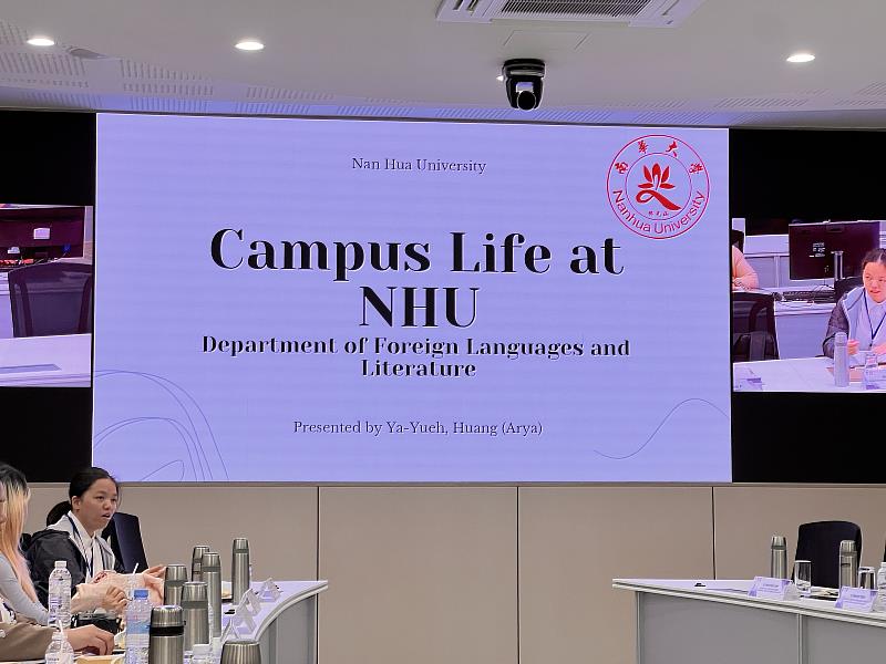 南華大學外文系黃雅悅同學在泰國帕瑤大學分享南華大學校園生活。