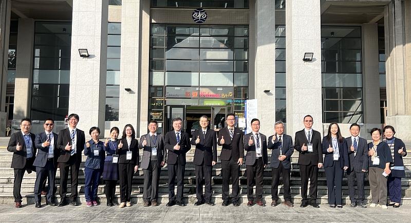高等教育評鑑暨大主管合影。