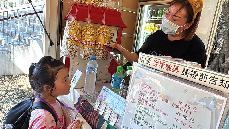 「動物稅樂營」闖關活動中，實際體驗雲端載具存發票