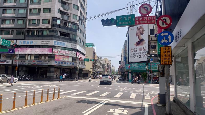 中央路與民生路口8/1起取消二段式左轉