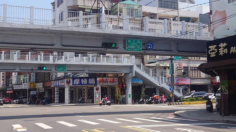 西大路與經國路口(僅西大路方向)8/1起取消二段式左轉