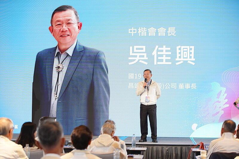 中楷會會長吳佳興致詞時，勉勵楷模們持續看見新的可能，並溫暖的說到「有大家