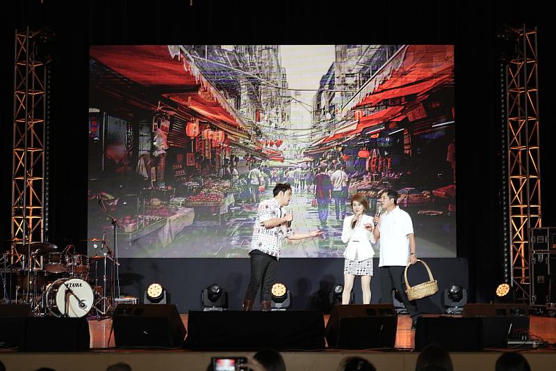 (由左至右)康乃星、向娃、洪都拉斯今（5）日於新北市政府「愛傳承關懷演唱會」帶來趣味歌中劇