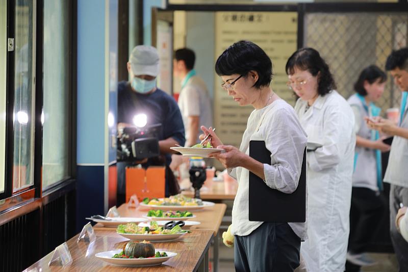 惜食料理食譜組料理評審試吃過程