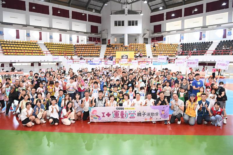 「 i+運動營」助學童護視力、培養好體能 大合照