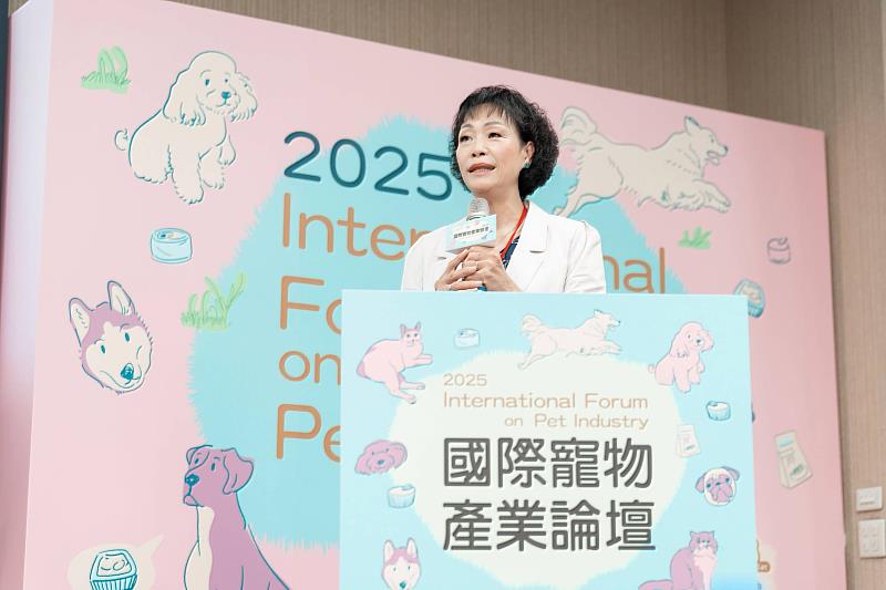 大會主席台灣經濟研究院周霞麗副院長致詞。