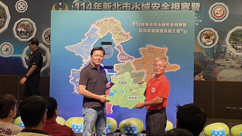 朱惕之副市長頒贈感謝狀