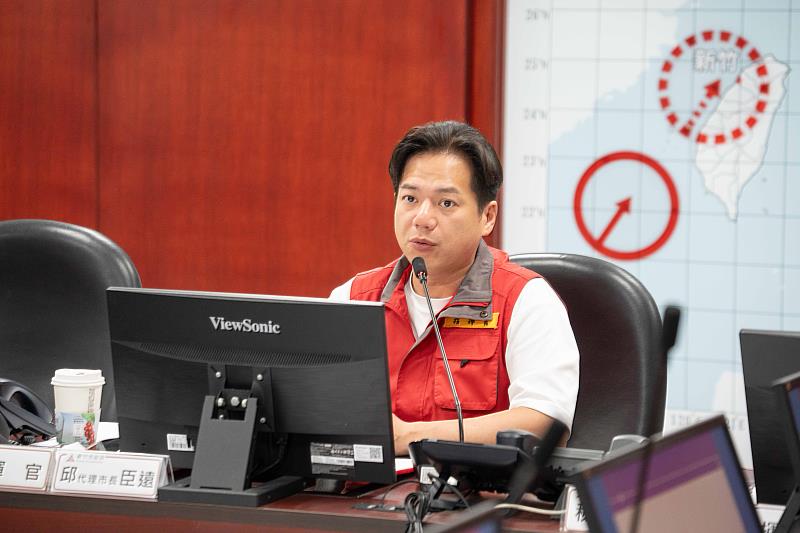 代理市長邱臣遠指示各局處全天候待命,以備派員搶災及排除