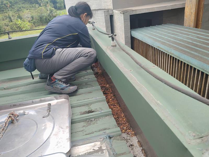 臺南市文化局各場館於颱風來臨前即完成戶外宣傳帆布拆除、施工鷹架加固、排水設施清淤及通水測試，以降低積水與設施損害風險。