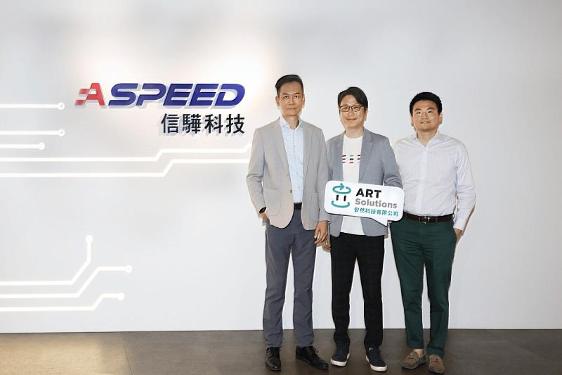 信驊科技攜手安然科技推動 AI 智能應用合作。圖中由左至右分別為信驊科技營運長謝承儒、安然科技執行長嚴中健以及業務總監駱永庭。