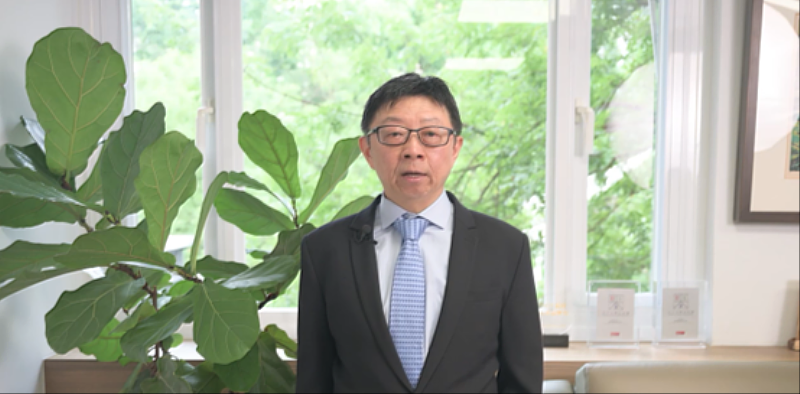 國立臺灣科技大學校長顏家鈺透過影片致意,呼籲強化教育與產業緊密合作,共育AI時代人才。