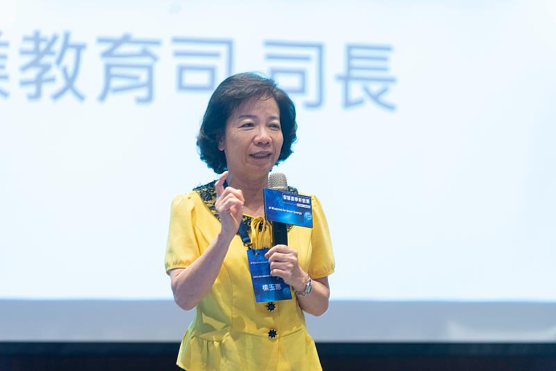 教育部技術及職業教育司司長楊玉惠蒞臨「智慧產學新藍圖」論壇致詞,勉勵各界深化技職教育與產業的智慧連結,共繪未來藍圖。