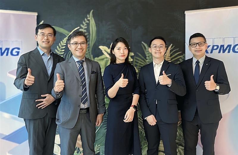 KPMG台灣所今(7)日舉辦「越柬稅務攻略巡迴講座」，KPMG台灣所駐越南會計師陳家程(左起)、亞太業務發展中心越柬區主持會計師吳俊源、KPMG越南所副總經理阮清秀、KPMG柬埔寨所會計師羅世傑及KPMG台灣所稅務投資部執業會計師洪銘鴻均一同與會。