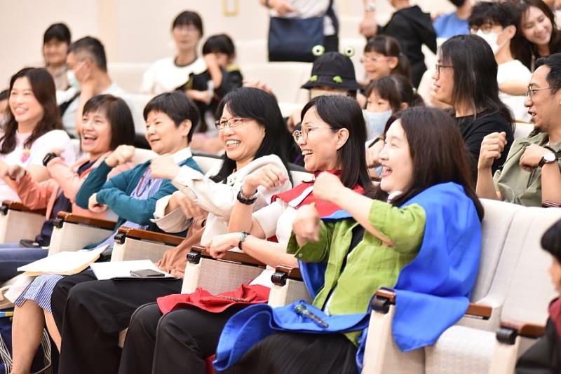 貴賓與親子開心互動