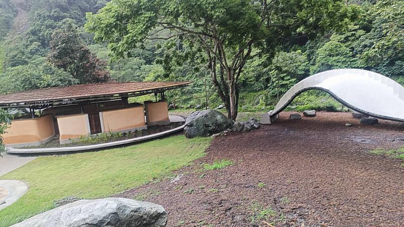 八仙山國家森林遊樂區「浮竹軒」公廁及「竹泊」觀景平台