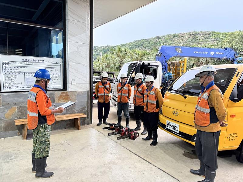 中央災害應變中心協調各縣市動員人車前往支援災後復原工作