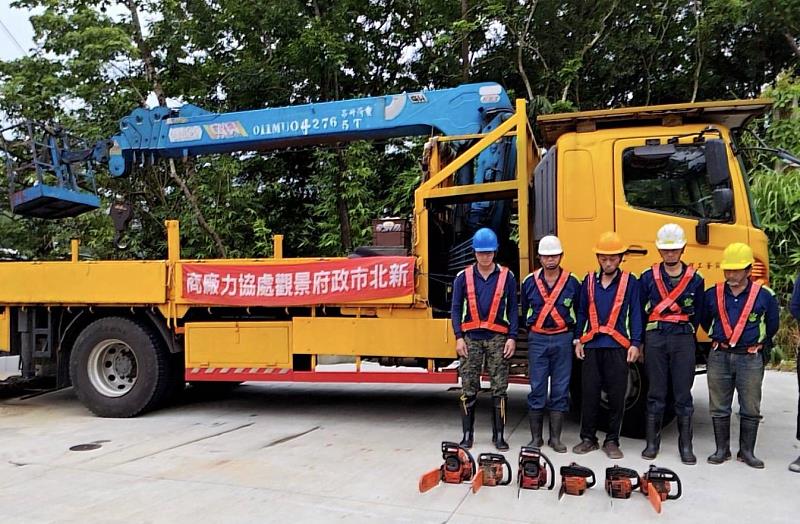 積極與中央災害應變中心及嘉義市災害應變中心保持聯繫,確認需求能量、支援任務和集合地點等資訊