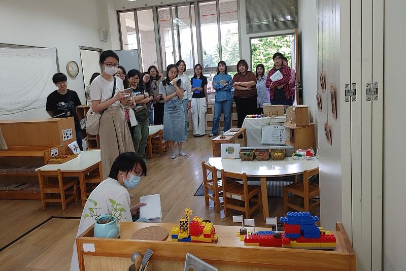 社群參訪耕莘附幼教室空間，同探討學習區教具設置方式