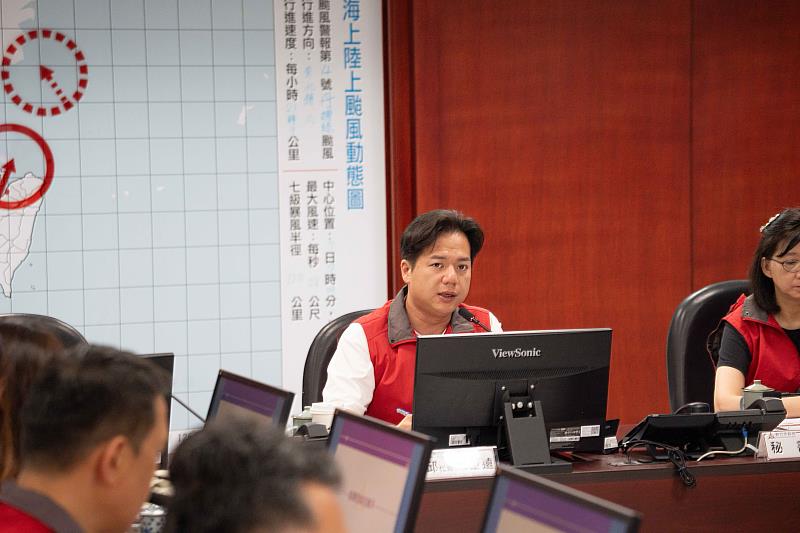 因應丹娜絲颱風來襲,邱臣遠代理市長召開第二次工作會議。