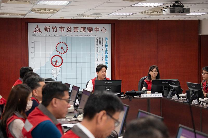 因應丹娜絲颱風來襲,邱臣遠代理市長召開第二次工作會議。