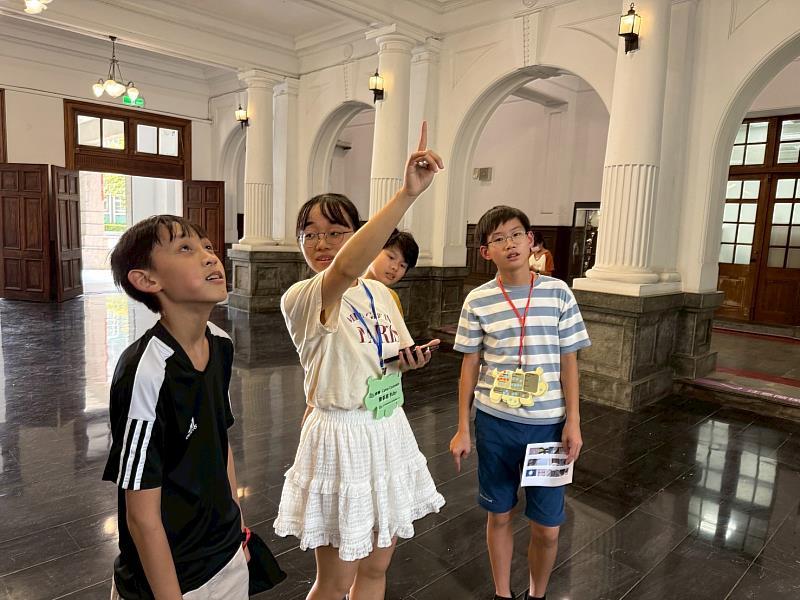 在新竹市政府進行英語解謎探索