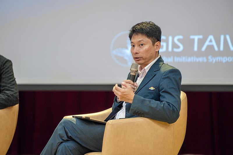 遠傳資訊暨數位轉型科技群協理林韋成分享遠傳自身及協助企業數位轉型的實戰經驗,同時也鼓勵青年學子成為AI時代推動數位轉型的關鍵人才。