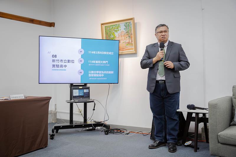 教育處長林立生簡報說明。