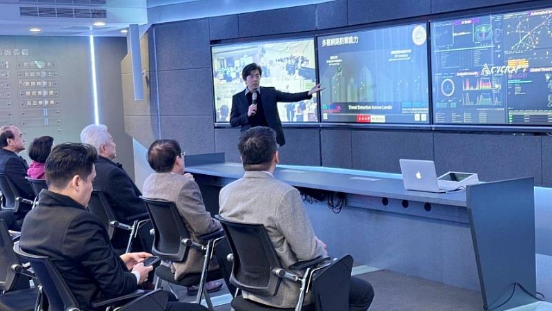 圖二、介紹東吳大學特色教學空間-資安卓越中心