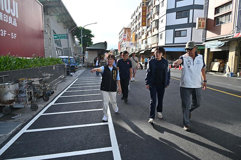 臺東市正氣路改善工程即將完工通車 饒慶鈴視察 水果街及觀光夜市11日正式回歸！