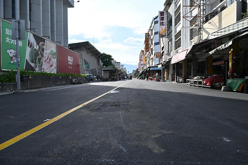 臺東市正氣路改善工程即將完工通車 饒慶鈴視察 水果街及觀光夜市11日正式回歸!