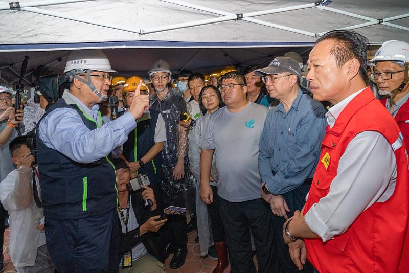 卓榮泰赴嘉義布袋視察停電，台電全力搶修，拚9日夜間復電-2
