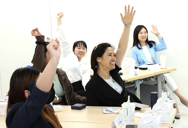 交流分享會現場新住民及新二代業務夥伴互動熱絡，南山人壽藉此持續掌握不同國家業務夥伴的需求。