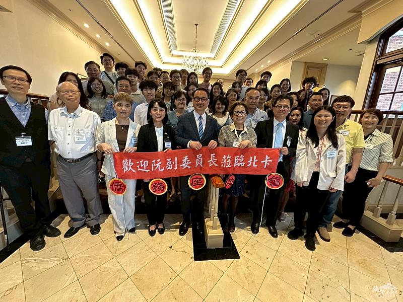 阮昭雄與全體座談會參與者合影