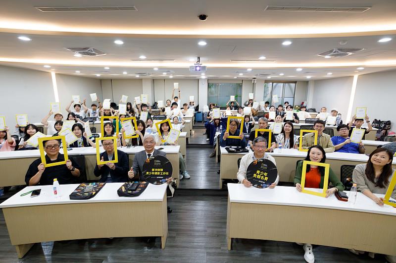 世新大學與《國家地理》雜誌首度合作青少年攝影工作坊舉辦結業式。（世新大學提供）