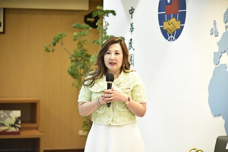 鳳凰城臺灣半導體供應商協會理事長張聖儀致詞