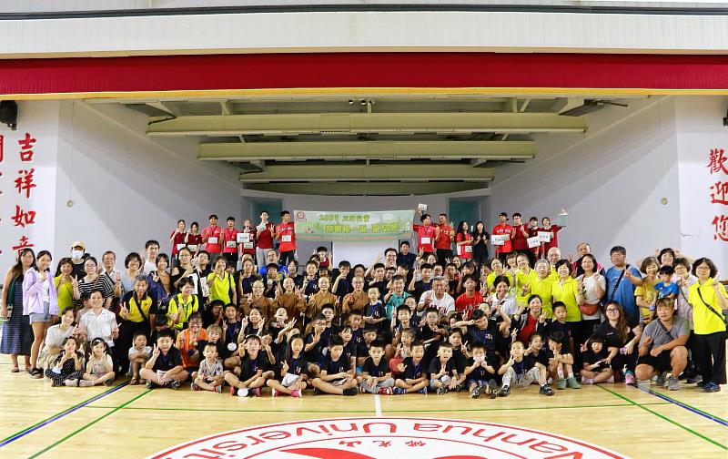 員林講堂與南華大學共推三好，兒童夏令營歡喜結營，全體大合照。