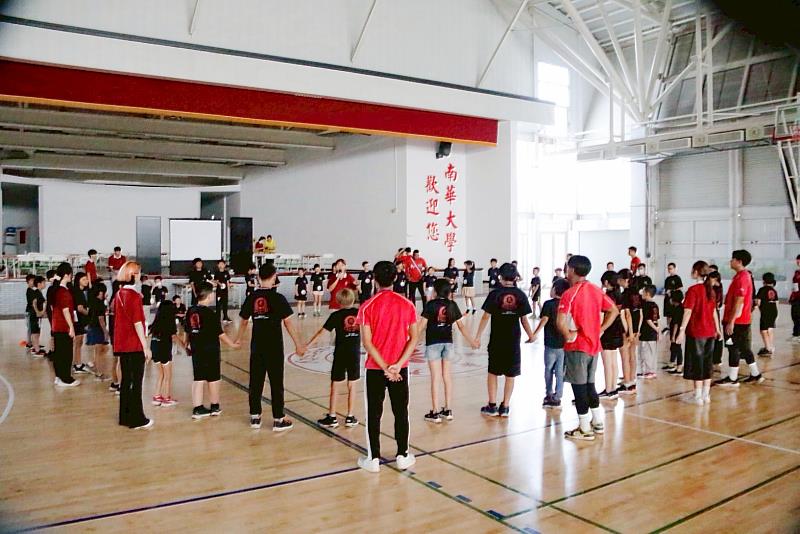 員林講堂與南華大學共推三好,合作舉辦兒童夏令營。