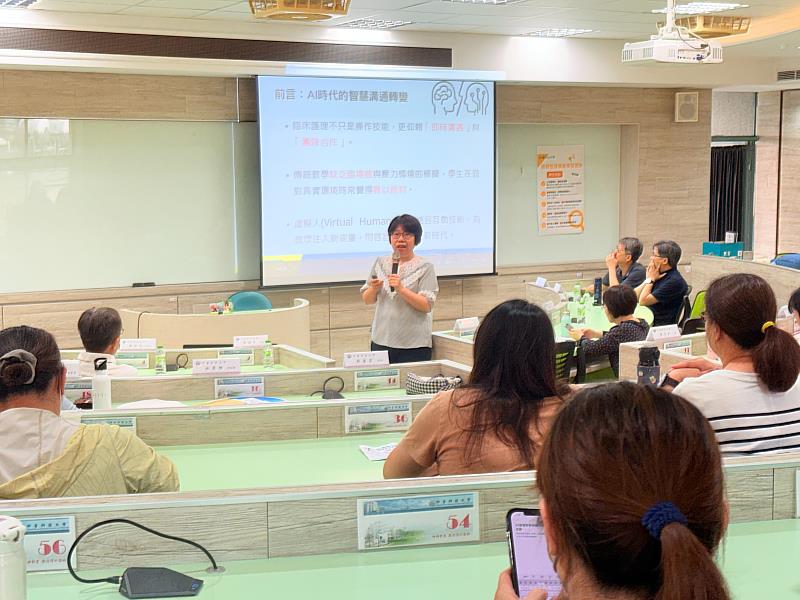 護理學院蔡麗雲院長分享AI結合VR的沉浸式模擬學習場域