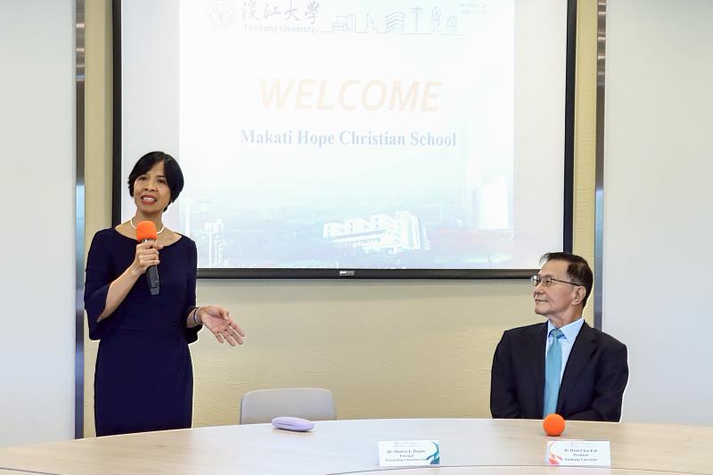 馬加智嘉南學校Marivic L. Daguio校長（左）致詞。（圖／淡江大學提供）