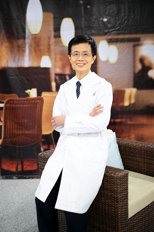 陳培榕副院長秉持以病人為中心的行醫理念，在東部服務逾三十年，挽救無數頭頸癌病患及其家庭。(攝影/劉明繐)