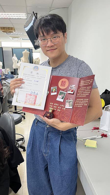嘉藥陳晁嘉在二技求學時間多次奪下調香比賽佳績