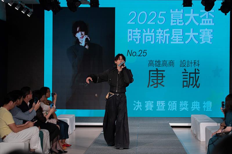 高雄高商商業經營科康誠以自創饒舌歌曲獲得第三名