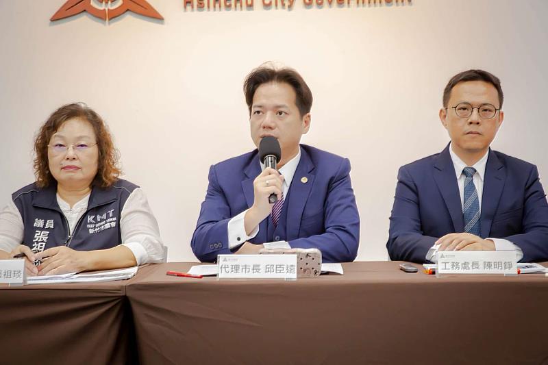 代理市長邱臣遠主持，並向市民報告市府團隊施政狀況